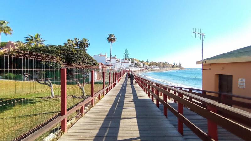 Foto 880b47b2-978a-49db-9427-5f4566f6c808. Apartamento  en última planta de 3 dormitorios en Calahonda en Mijas