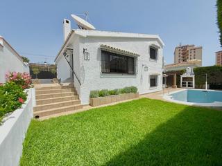 Chalet en Centro ciudad. Villa aislada de 3 dormitorios en fuengirola
