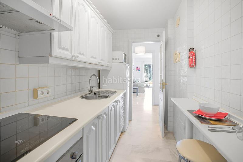 Foto 89e0b8be-6963-42a9-bac2-f3efe978b004. Apartamento  en planta media de 2 dormitorios en Calahonda en Mijas