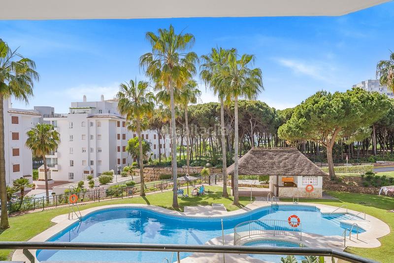 Foto 9f8e6c09-1ba5-4772-a372-7581991ad0e0. Apartamento  en planta media de 2 dormitorios en Calahonda en Mijas