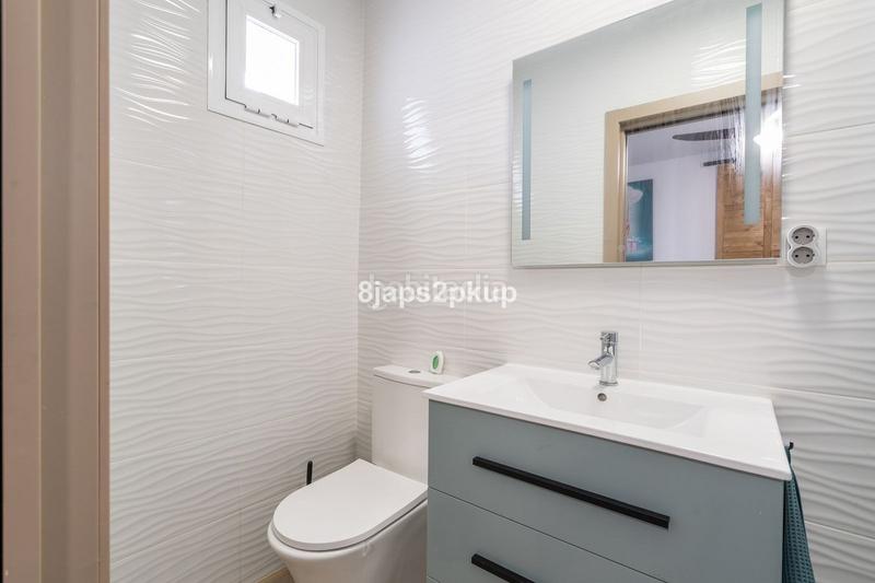 Foto a093c77b-4b40-49c8-be0b-a4bcc413c8dc. Casa adossada amb calefacció a Bel - Air Estepona