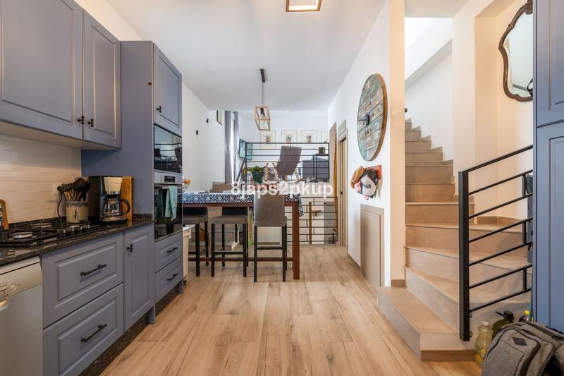 Foto da1838c4-efdb-48de-b2fc-a58e7b268cb9. Casa adossada amb calefacció a Bel - Air Estepona