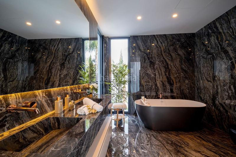 Foto 53517b14-7561-4a4d-a28f-e5b403557306. Xalet amb calefacció aparcament piscina a Paraiso - Barronal Estepona