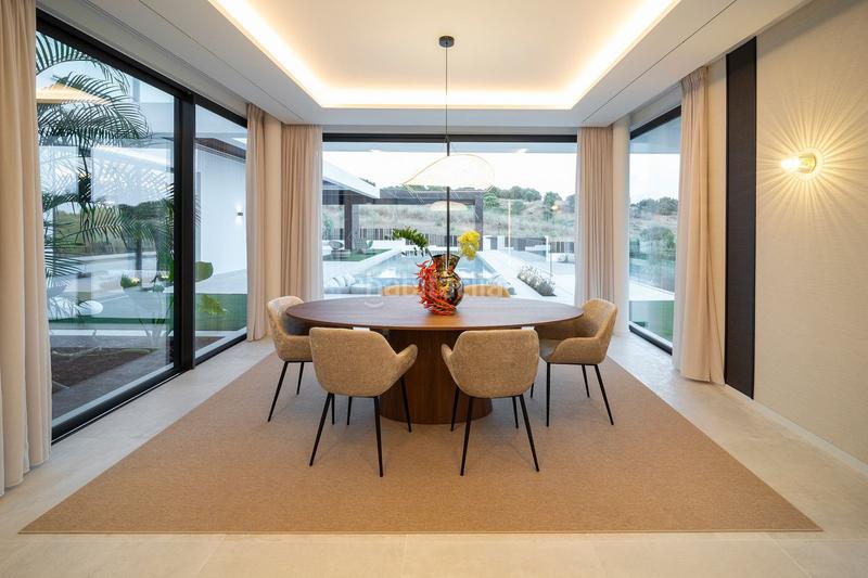 Foto 6e3c5884-5045-4d88-9447-7ae557a1a97f. Xalet amb calefacció aparcament piscina a Paraiso - Barronal Estepona