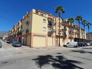 Rez-de-chaussée à Las Flores. Apartamento en planta baja de 3 dormitorios en las lagunas