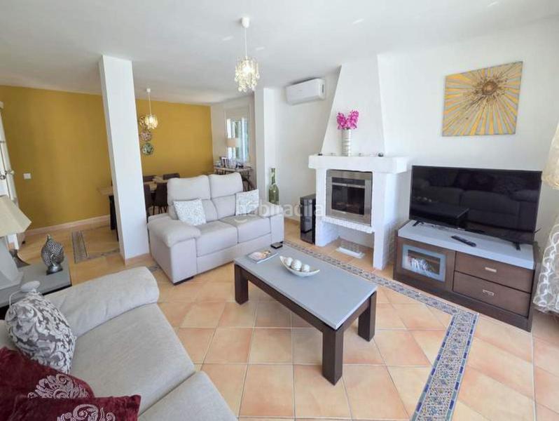 Foto 0562b251-bc1e-4ebd-b9ae-e63f7f597b84. Chalet villa aislada de 5 dormitorios en San Luis de Sabinillas Manilva