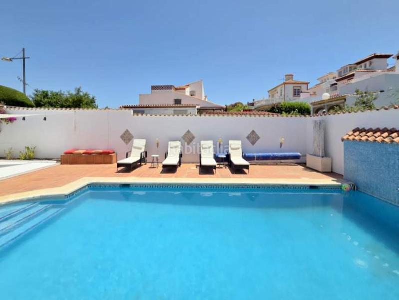 Foto b49f64bc-dd9b-4792-958f-0dd225de9adf. Chalet villa aislada de 5 dormitorios en San Luis de Sabinillas Manilva