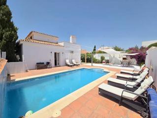 Chalet en San Luis de Sabinillas. Villa aislada de 5 dormitorios en manilva