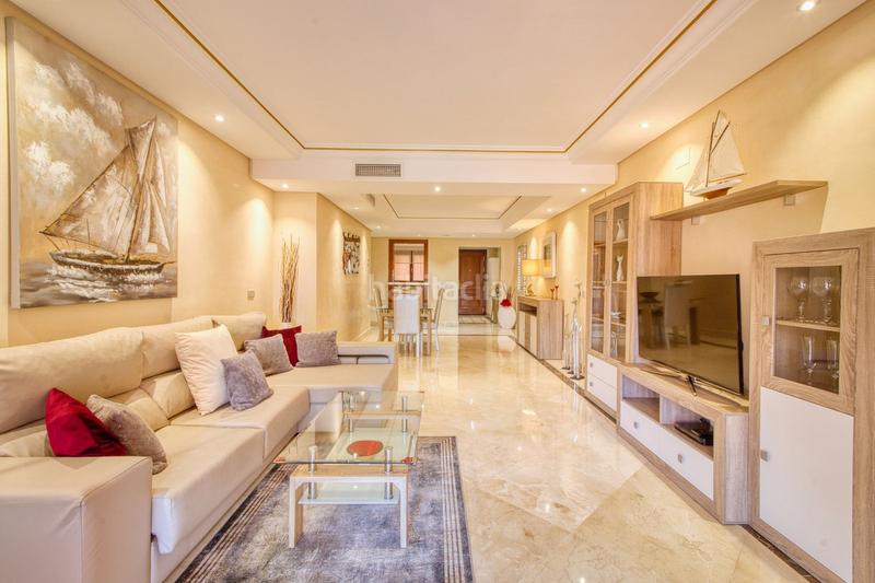 Foto 12e1a57d-f0a7-439f-8db0-47a17af8846e. Apartament amb calefacció aparcament piscina a Bel - Air Estepona