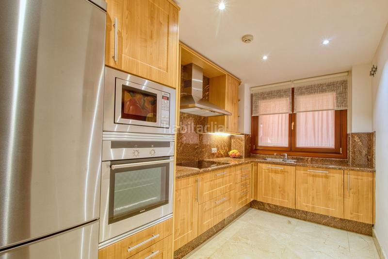 Foto 79a3cc6f-6bb0-4807-99ec-b276584e08f2. Apartament amb calefacció aparcament piscina a Bel - Air Estepona