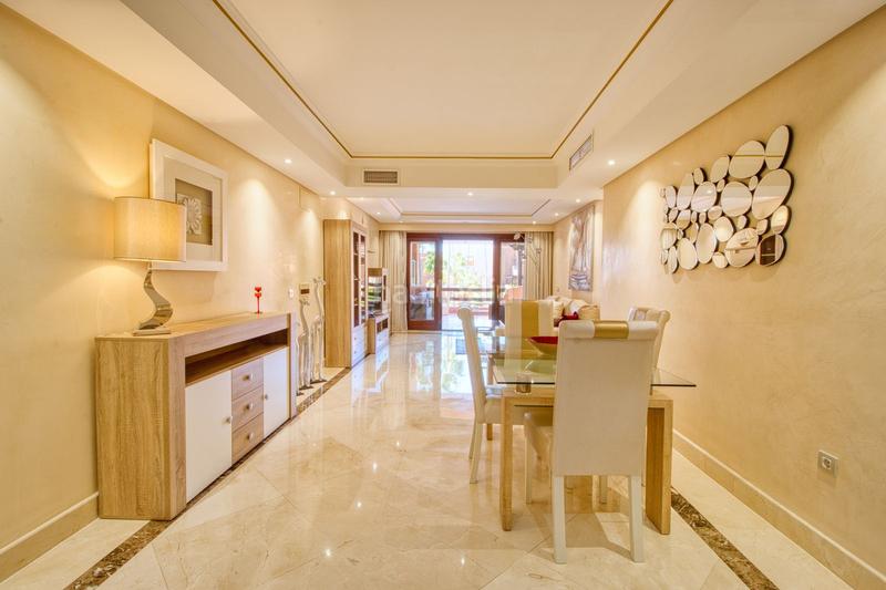 Foto 851c4425-02ec-4f51-9cb9-eacbde90ccf2. Apartament amb calefacció aparcament piscina a Bel - Air Estepona