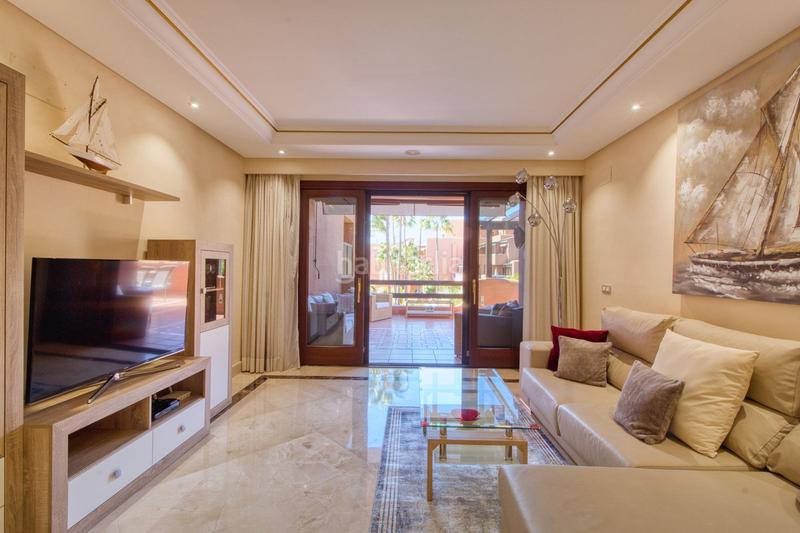 Foto dc39fa1b-e01a-4770-809a-a7fe6f7f81f4. Apartament amb calefacció aparcament piscina a Bel - Air Estepona