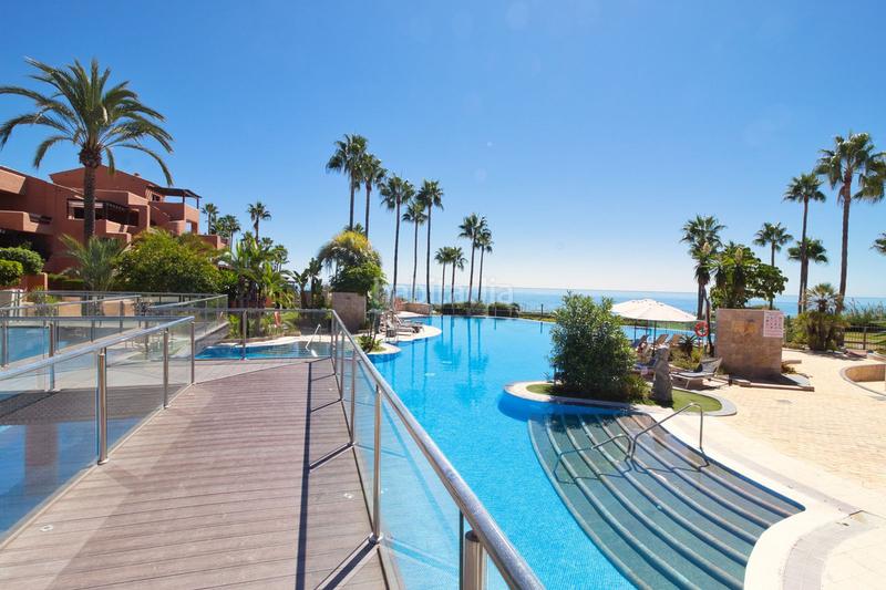 Foto ee8366c5-268b-40c2-831a-019200df2d44. Apartament amb calefacció aparcament piscina a Bel - Air Estepona