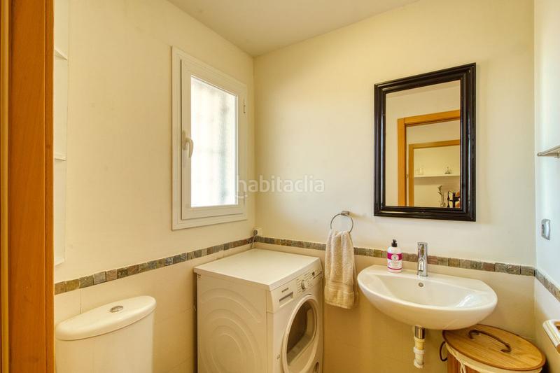 Foto 1690e503-1b96-43f9-bff0-a89ebf55aea1. Casa adosada adosado de 4 dormitorios en San Luis de Sabinillas Manilva