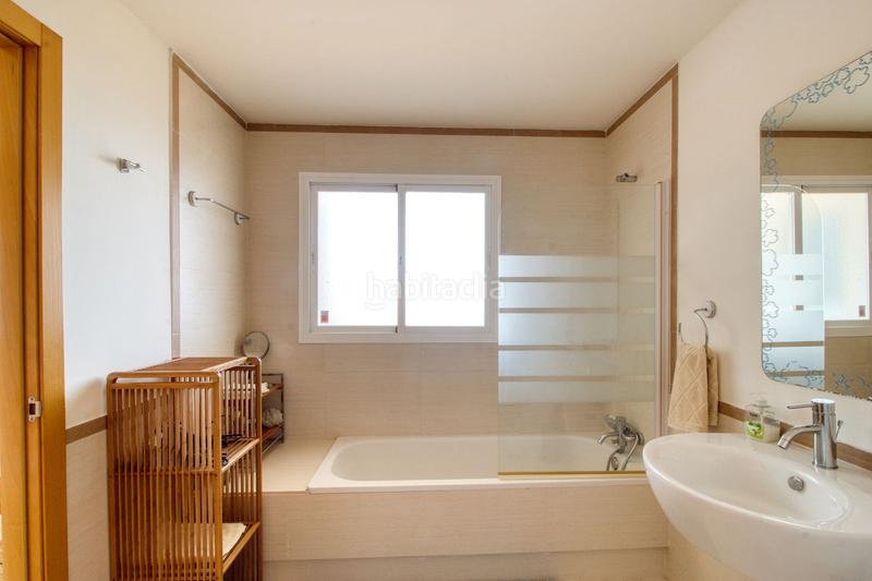 Foto ac7616c8-a9f8-45ed-8eda-4ac569bbcdad. Casa adosada adosado de 4 dormitorios en San Luis de Sabinillas Manilva