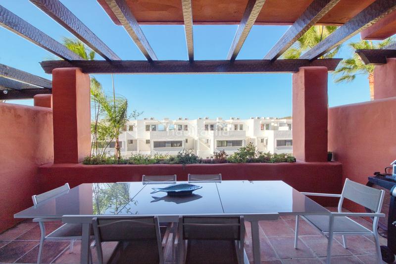 Foto 3e14e9bd-4c79-44de-b421-14f9f15ad921. Casa adossada amb calefacció aparcament piscina a Manilva