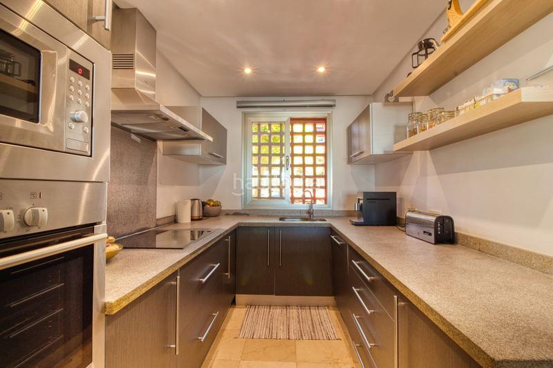 Foto 46b5be34-67d1-4567-ba0b-ddb26ebfbf5d. Casa adossada amb calefacció aparcament piscina a Manilva