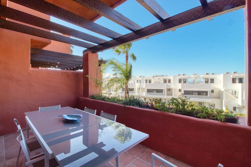 Foto 6394cf68-01ff-43b2-971b-e291e156dd89. Casa adossada amb calefacció aparcament piscina a Manilva