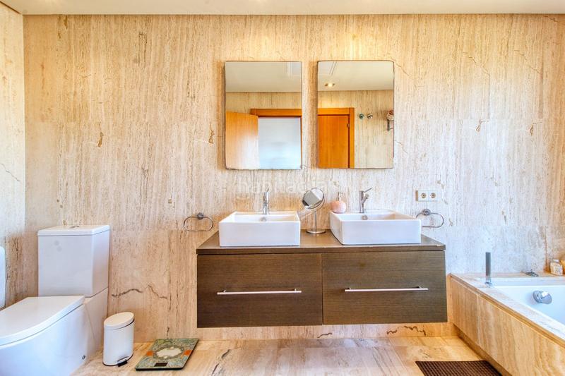 Foto 78c88b6e-4dff-48eb-8bda-f7f613c9d635. Casa adossada amb calefacció aparcament piscina a Manilva