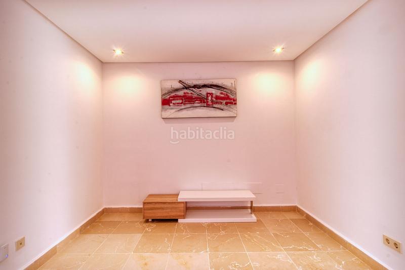 Foto b48c1a61-6e61-4d7a-99f0-c17a78fddb06. Casa adossada amb calefacció aparcament piscina a Manilva