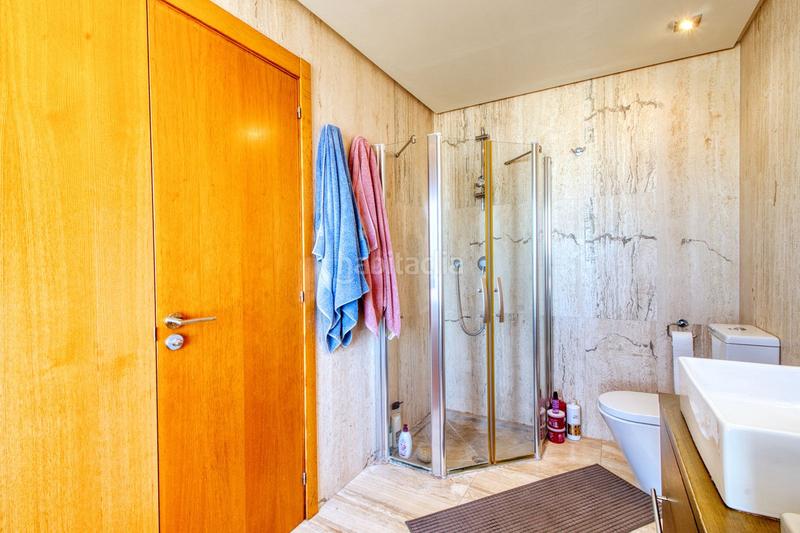 Foto c5a2aab7-4bc8-4944-bc98-33a250616b3e. Casa adossada amb calefacció aparcament piscina a Manilva