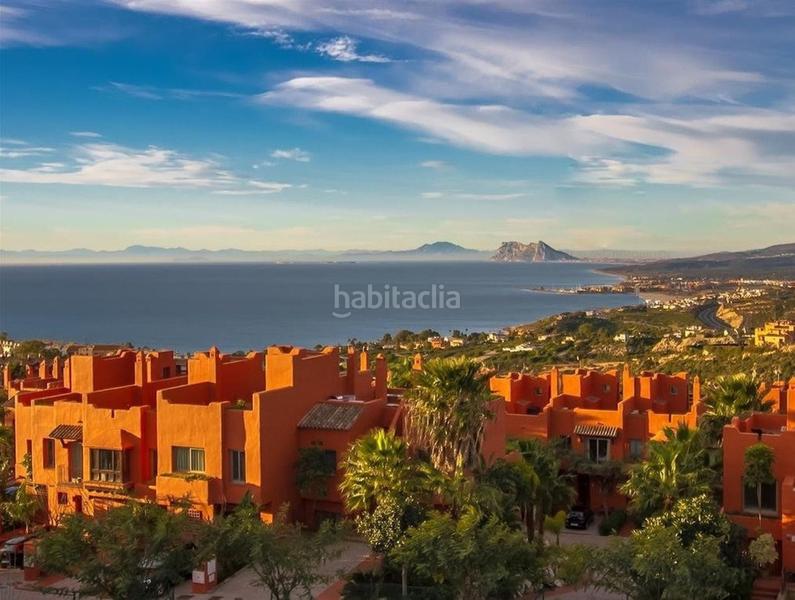 Foto f1e0358b-2f79-46f2-8b4c-c5f9ade76646. Casa adossada amb calefacció aparcament piscina a Manilva