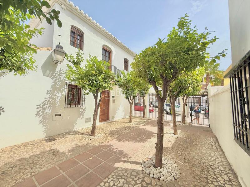 Foto 10221fce-cce1-4ce9-b2b9-94fe8b6b7047. Casa aparellada amb calefacció a Centro ciudad Fuengirola