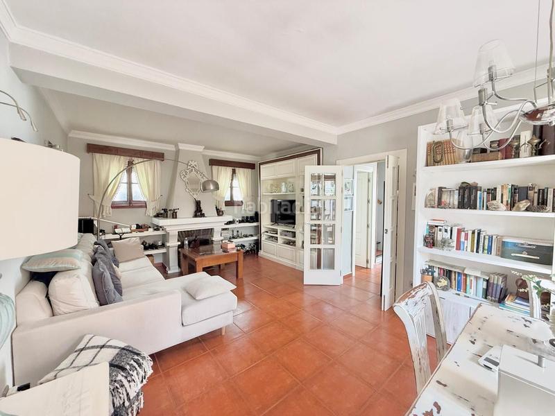 Foto 5d2f1e02-9c3c-418e-8503-c144a87a7185. Casa aparellada amb calefacció a Centro ciudad Fuengirola