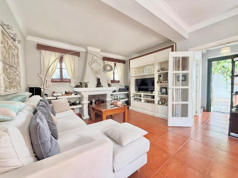 Foto 84b36584-2bbd-4b18-96a1-95626427ca5d. Casa aparellada amb calefacció a Centro ciudad Fuengirola