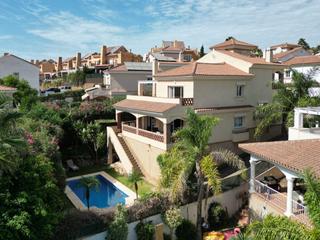 Chalet en Riviera del Sol. Villa aislada de 4 dormitorios en riviera del sol