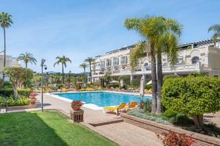 Apartamento en Nueva Andalucía centro. Apartamento en planta media de 2 dormitorios en nueva andalucía