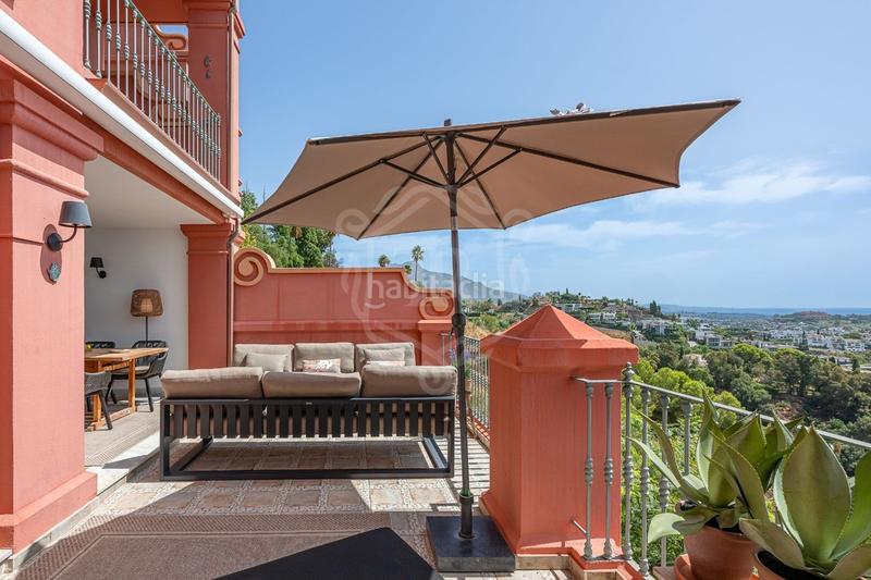 Foto 21ce9dfa-03a4-474a-b0ee-98ebe32f881a. Duplex avec chauffage parking piscine dans La Quinta Benahavís