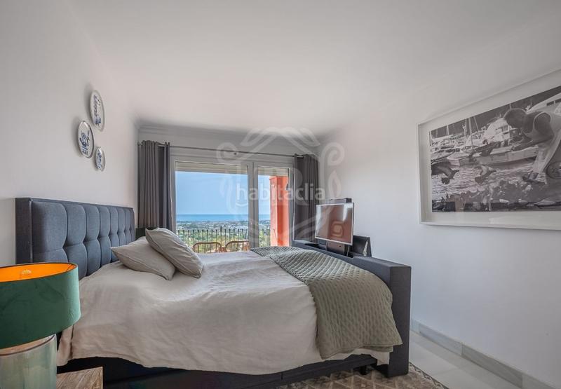 Foto b1eb05d2-2824-4d59-8e15-5c6ebd93531d. Duplex avec chauffage parking piscine dans La Quinta Benahavís