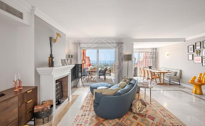 Foto b283f4e2-c291-4fcb-b044-7ff336bcf2ea. Duplex avec chauffage parking piscine dans La Quinta Benahavís