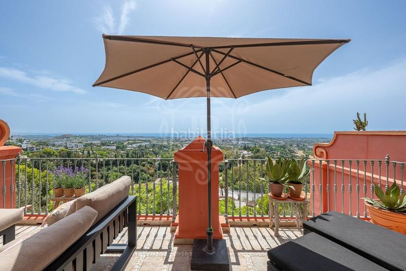 Foto b80c7cf9-317b-47ed-8f58-14f224a3d8fe. Duplex avec chauffage parking piscine dans La Quinta Benahavís