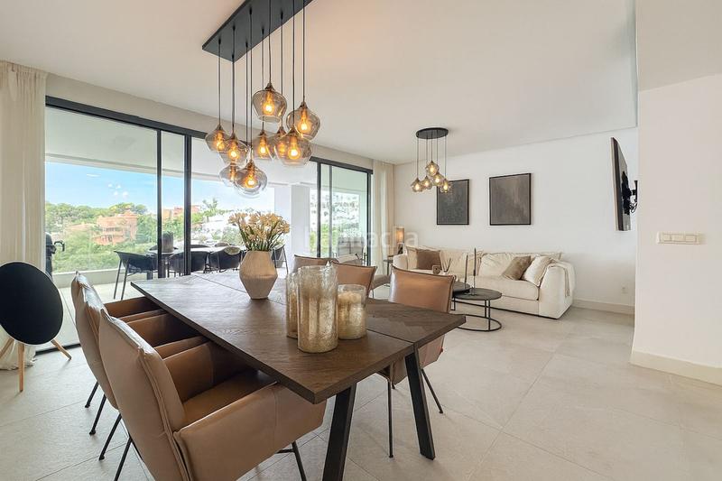 Foto 083bcec7-3f28-4390-9b2c-11df27f7e642. Duplex avec chauffage parking piscine dans Cabopino - Artola Marbella