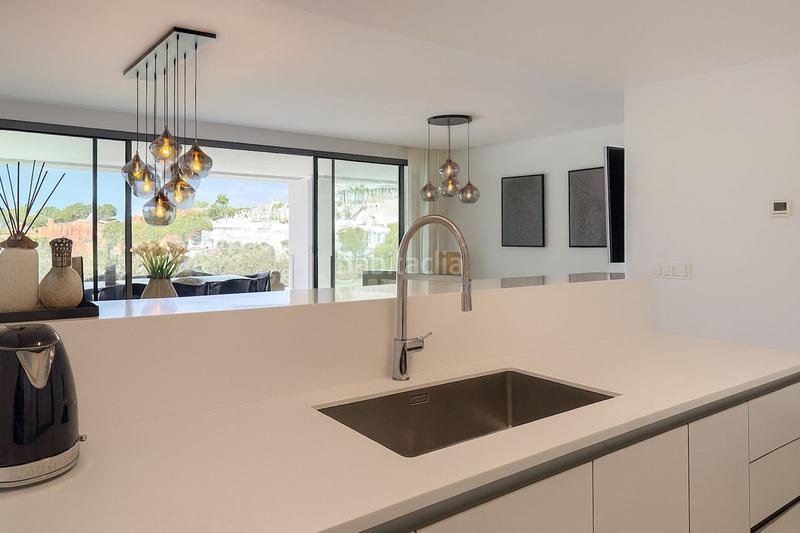 Foto 6def36c0-3f37-4c72-a6b8-ce951bcf673d. Duplex avec chauffage parking piscine dans Cabopino - Artola Marbella