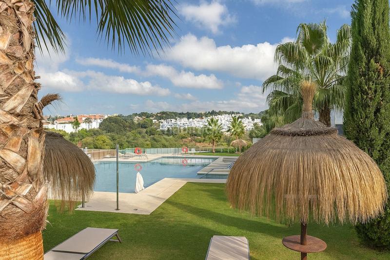 Foto 8e014b35-f903-4339-93a8-1d8cbef1e592. Duplex avec chauffage parking piscine dans Cabopino - Artola Marbella