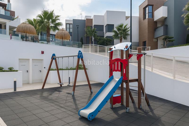 Foto d9ff821e-79f0-46cf-81bf-357b82df75ce. Duplex avec chauffage parking piscine dans Cabopino - Artola Marbella