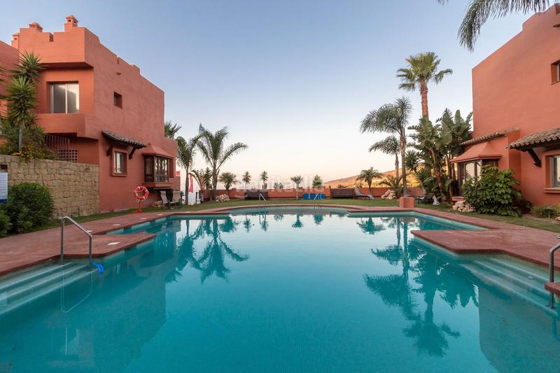 Foto 96adeb47-7163-4ee0-8e62-43a7f04a3d90. Casa adosada adosado de 4 dormitorios en San Luis de Sabinillas Manilva