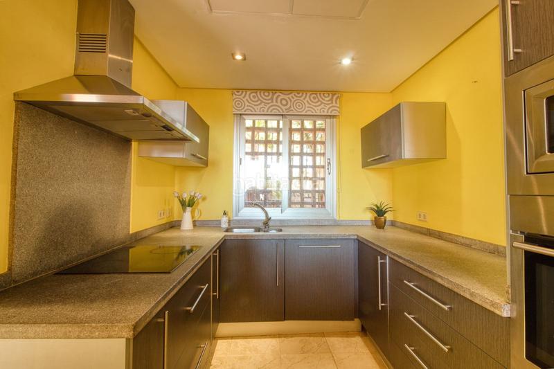 Foto ecf2be88-6aa4-4f05-abe2-b92260d8893a. Casa adosada adosado de 4 dormitorios en San Luis de Sabinillas Manilva