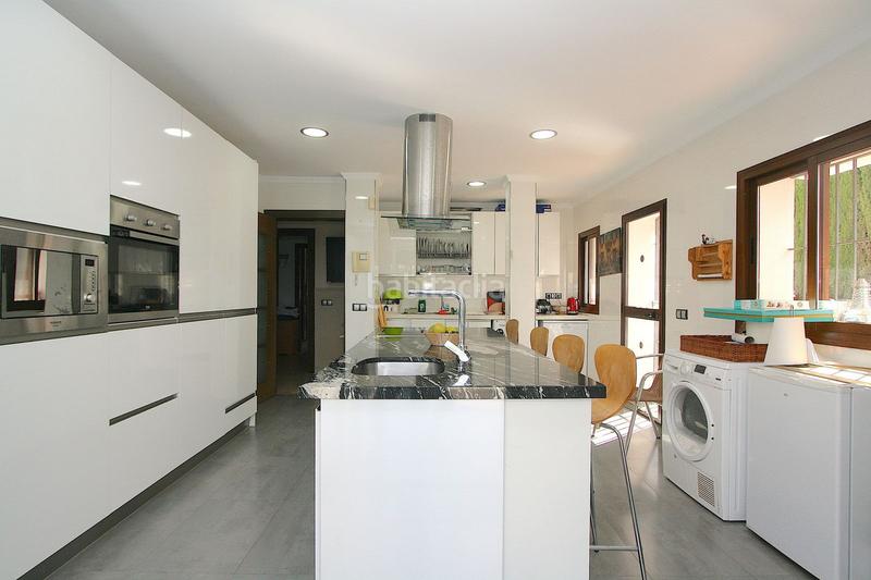 Foto a9304433-d573-4c3c-a1ad-cbb8b618c621. Chalet villa aislada de 8 dormitorios en sierrezuela en Mijas