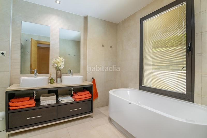 Foto e1cd0cd2-f1bc-49a3-834b-3ff73ba0868f. Apartament amb calefacció aparcament piscina a Alto de los Monteros Marbella