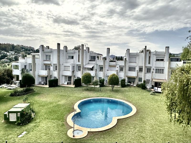 Foto 0c268f79-b47a-4f14-8a29-eda5204fb56b. Apartament amb calefacció aparcament piscina a Aloha Marbella