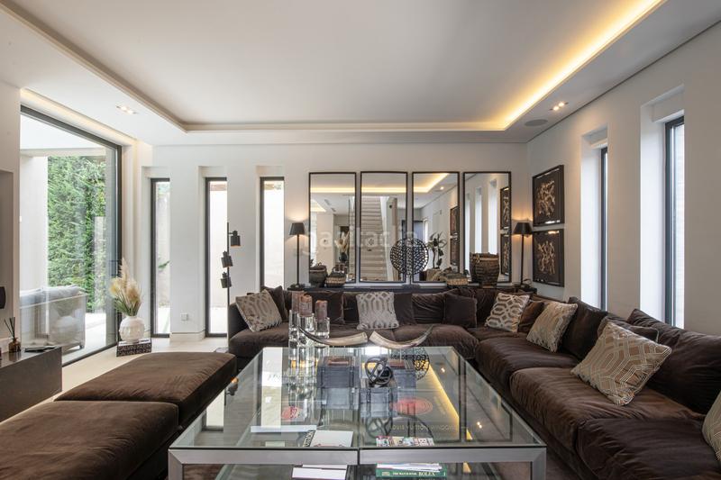 Foto f4512ffa-2a8e-411e-bf03-08c604243efa. Chalet con riscaldamento parcheggio piscina in La Carolina - Guadalpín Marbella