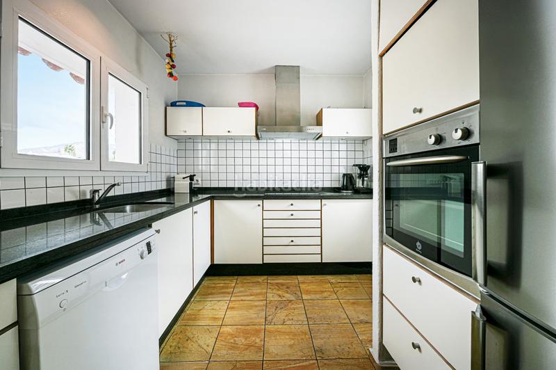 Foto 94d4a3fe-d7b1-4ce4-a953-ee5aebf3124f. Chalet mit heizung parking pool in Hipódromo - Cerrado del Águila Mijas