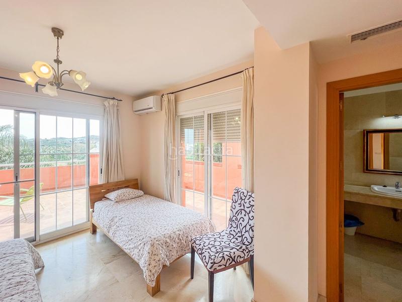 Foto 1210cd60-9d3d-4942-9202-3f8b92c6921f. Chalet mit heizung parking pool in Hipódromo - Cerrado del Águila Mijas