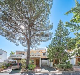 Casa a schiera  Urbanización el herrojo. Adosado de 3 dormitorios en benahavís