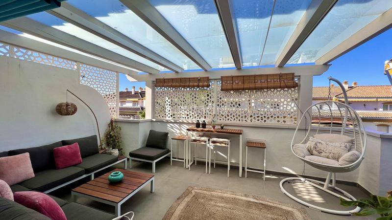 Foto 2913fff2-f6fe-400b-a7c6-29e208ab2065. Àtic amb calefacció aparcament piscina a Nueva Andalucía centro Marbella