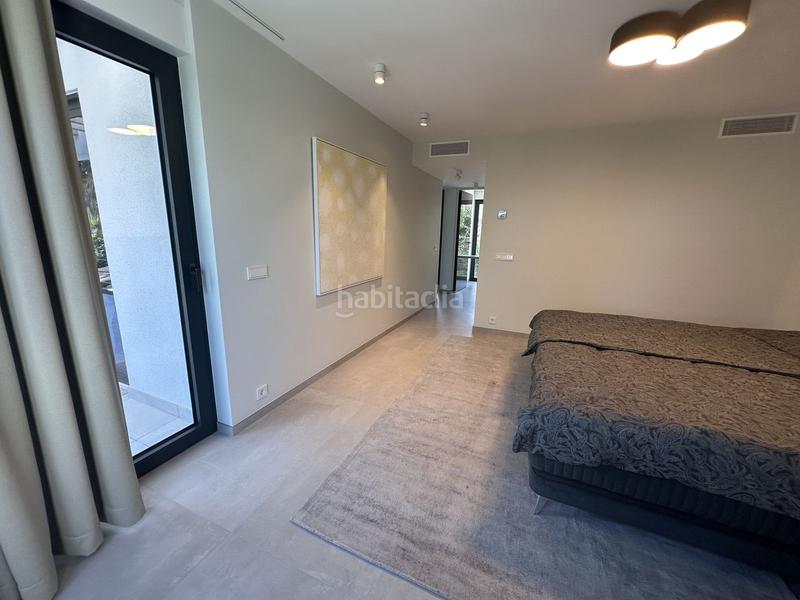 Foto 2c0db8d4-cd24-45fb-8c55-143f41b90bce. Xalet amb calefacció aparcament piscina a Puerto Banús Marbella